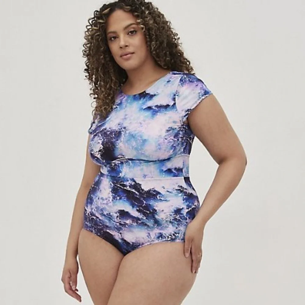 NWT Torrid Active Wireless Scoop Back One Piece Swimsuit in Ocean Waves